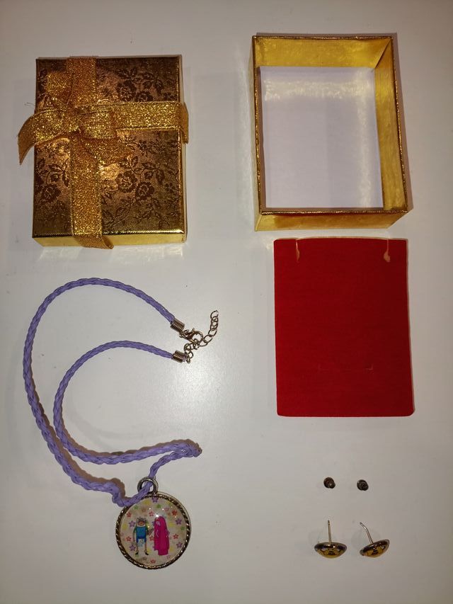 PENDIENTES Y COLGANTE HORA DE AVENTURAS CAJA REGAL