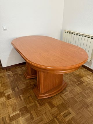 Se vende mesa de madera en excelente estado