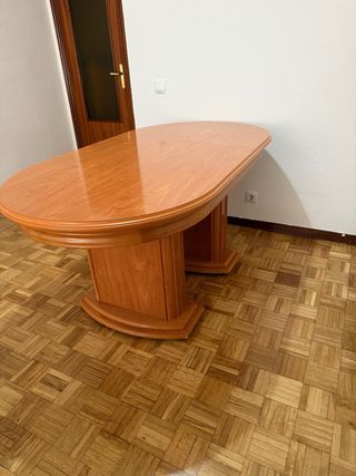 Se vende mesa de madera en excelente estado