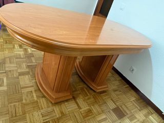 Se vende mesa de madera en excelente estado