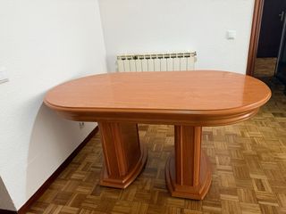 Se vende mesa de madera en excelente estado