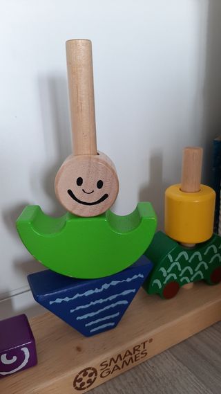 Juguete de madera estilo montesori