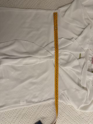 BLUSA blanca con volantes