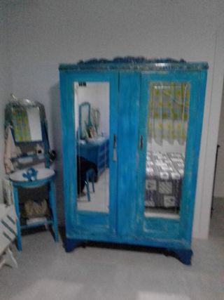 Armario y lavabo antiguo restaurado