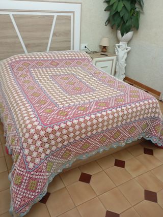 Colcha antigua de red hecha amano