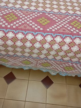 Colcha antigua de red hecha amano