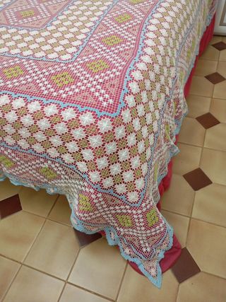 Colcha antigua de red hecha amano