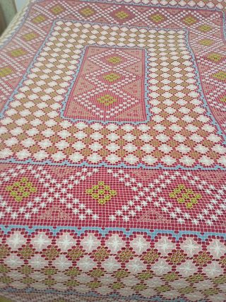 Colcha antigua de red hecha amano