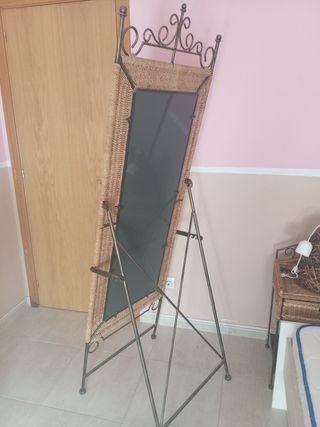 Se vende dormitorio de forja y ratán