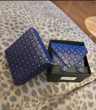 Regalo con corbata nueva  