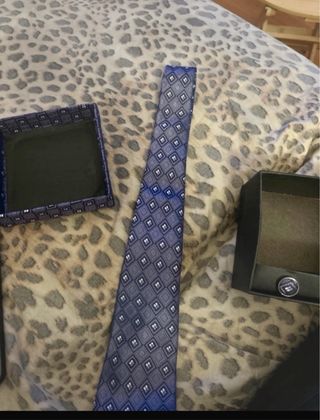 Regalo con corbata nueva  