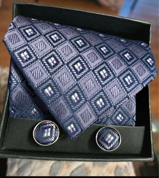 Regalo con corbata nueva  
