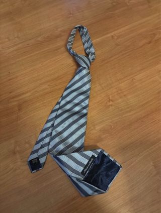 Regalo con corbata nueva  