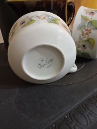 Theiera in ceramica con 2 tazze