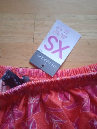 Camiseta corta nueva con etiqueta.XS