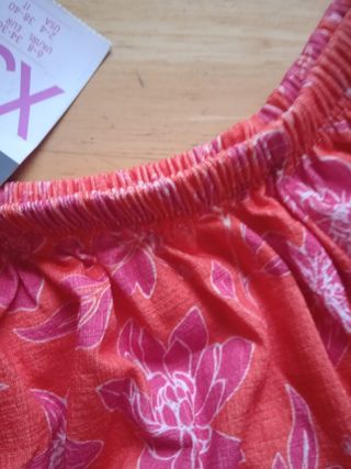 Camiseta corta nueva con etiqueta.XS