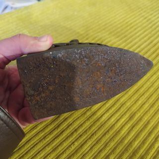 ANTIGUA PEQUEÑA PLANCHA DE HIERRO