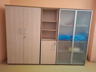 Mueble con vitrina