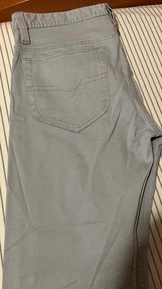 Pantalón marca Diesel