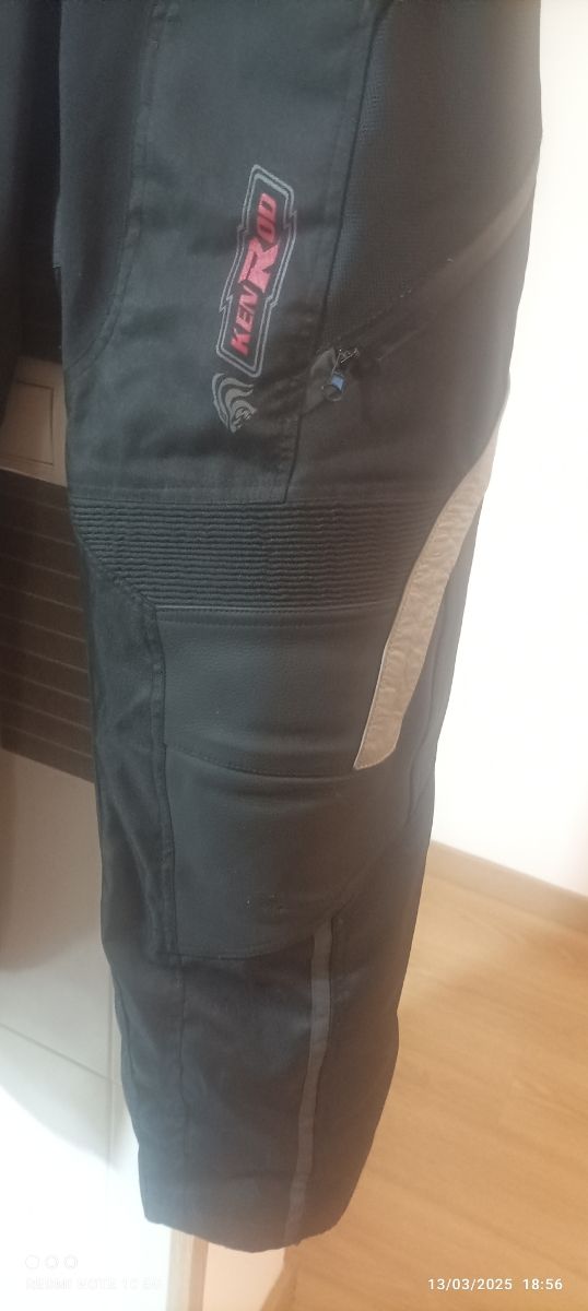 Pantalón de moto cordura .