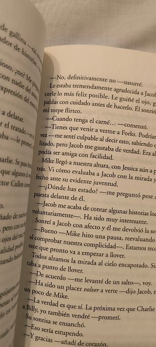 Crepúsculo (Saga Crepúsculo 1) (Spanish Edition)