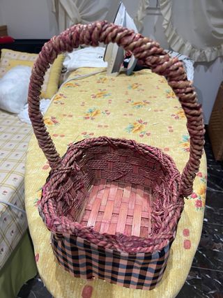 Cesta de mimbre para llevar de castañera.