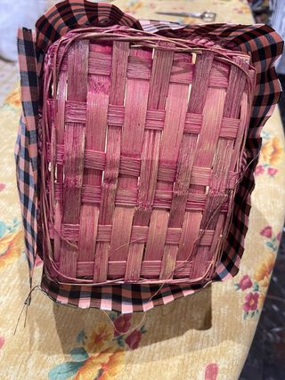 Cesta de mimbre para llevar de castañera.