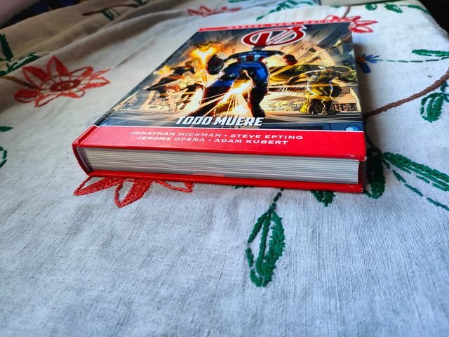 Los Vengadores 1. Marvel Now Deluxe. Panini.