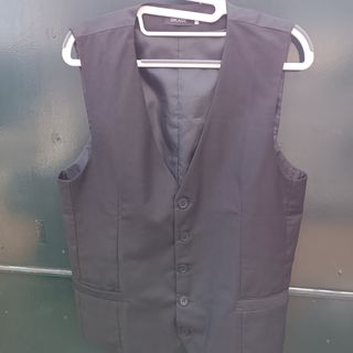 Chalequillo de caballero negro.