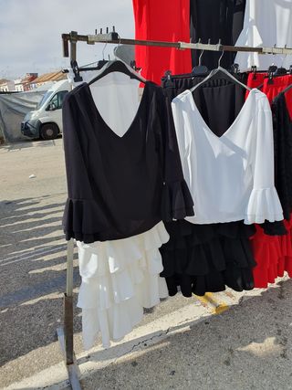 Trajes de Flamenca,Faldas,Blusas,mantocillos.