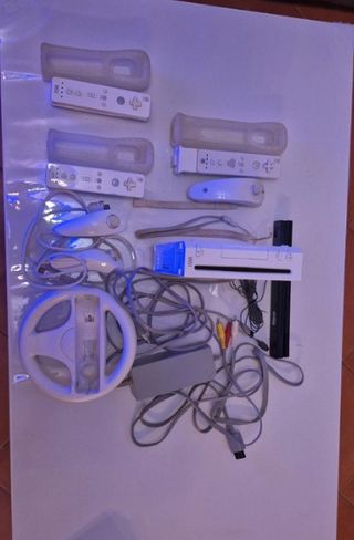 Nintendo Wii + mandos +  juegos + cables + volante