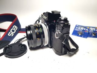 Camara Canon EF con Canon FD 50mm/1:1,8+Vivitar