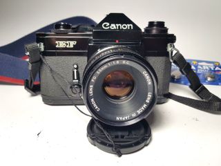 Camara Canon EF con Canon FD 50mm/1:1,8+Vivitar