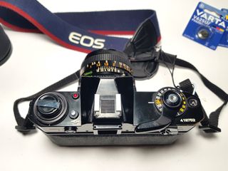 Camara Canon EF con Canon FD 50mm/1:1,8+Vivitar