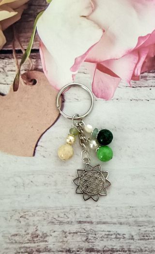 NUEVO Llavero sol con perlas, aguamarina y fósil