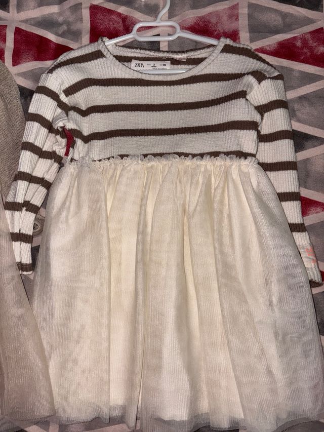 Se venden vestidos de niña
