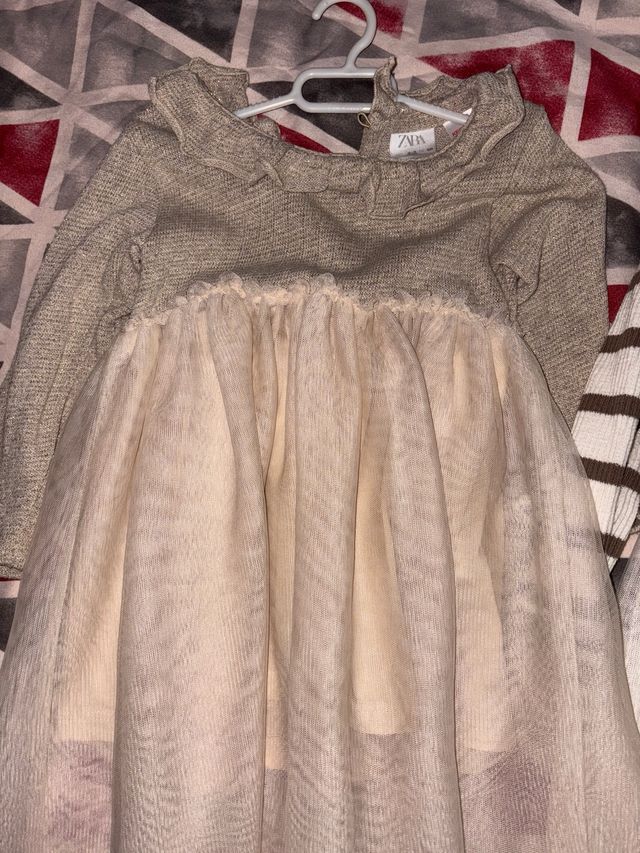 Se venden vestidos de niña