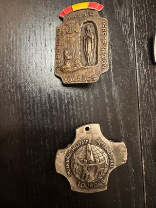 Broches insignias peregrinacion militar a Lourdes