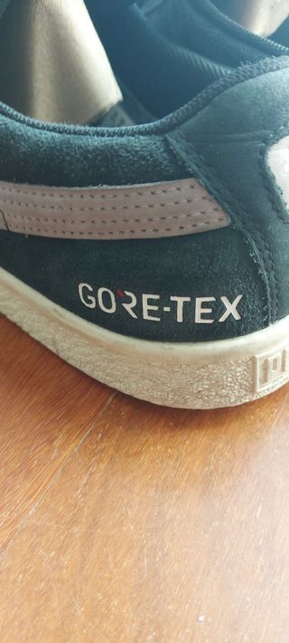 Puma goretex 44. Impermeables