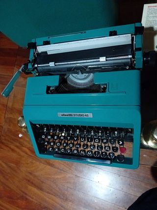 Maquina de escribir olivetti STUDIO 45