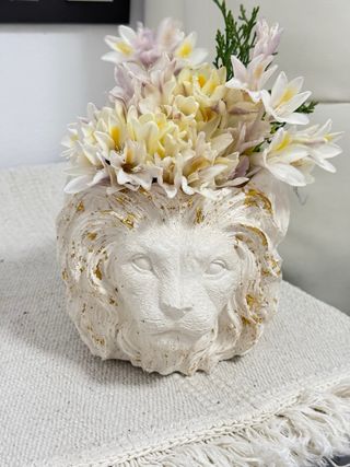 maceta / león/ escultura