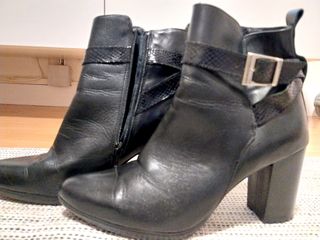 Botines negros de piel 