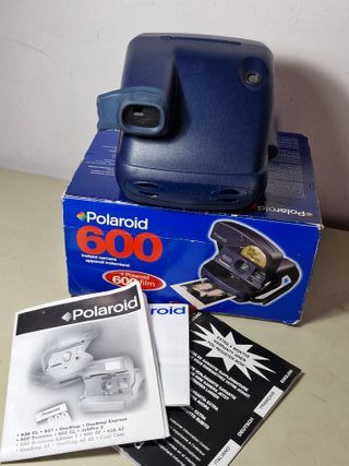 CAMARA ANTIGUA POLAROID 600