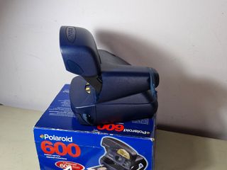 CAMARA ANTIGUA POLAROID 600