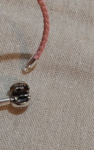 Pulsera plata y cuero rosa con zircon.Oferta