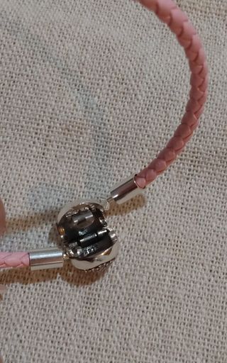 Pulsera plata y cuero rosa con zircon.Oferta