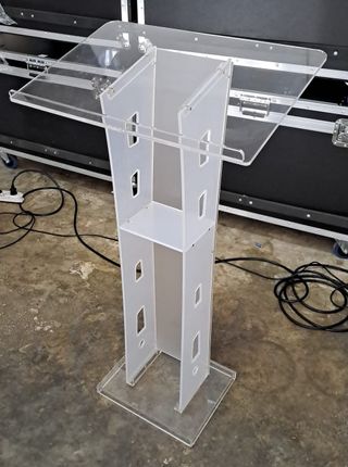 Alquiler atril discursos