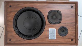 Altavoces vintage Ataio de madera – 1980