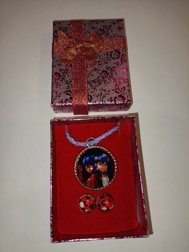PENDIENTES Y COLGANTE MIRACULOUS LADYBUG C. REGALO