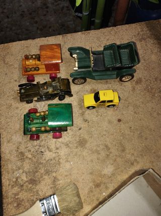 Coches antiguos madera